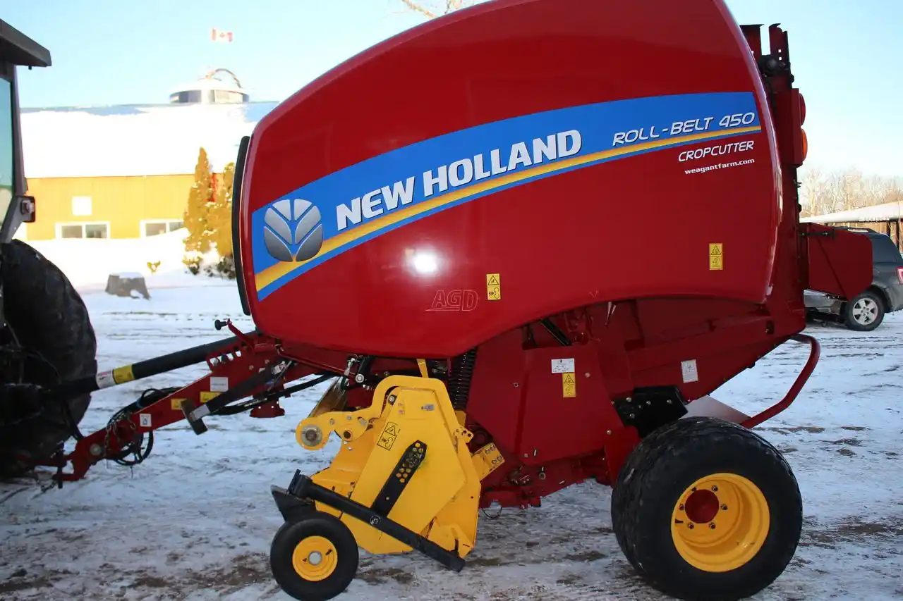Gallery image 1 for Used New Holland ROLL-BELT 450 Round Baler