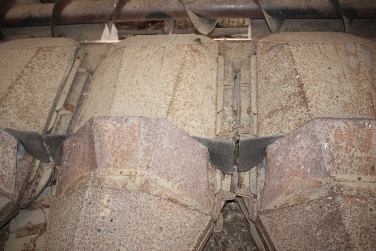 Gallery image 2 for Used Gleaner 630 Header - Row Crop