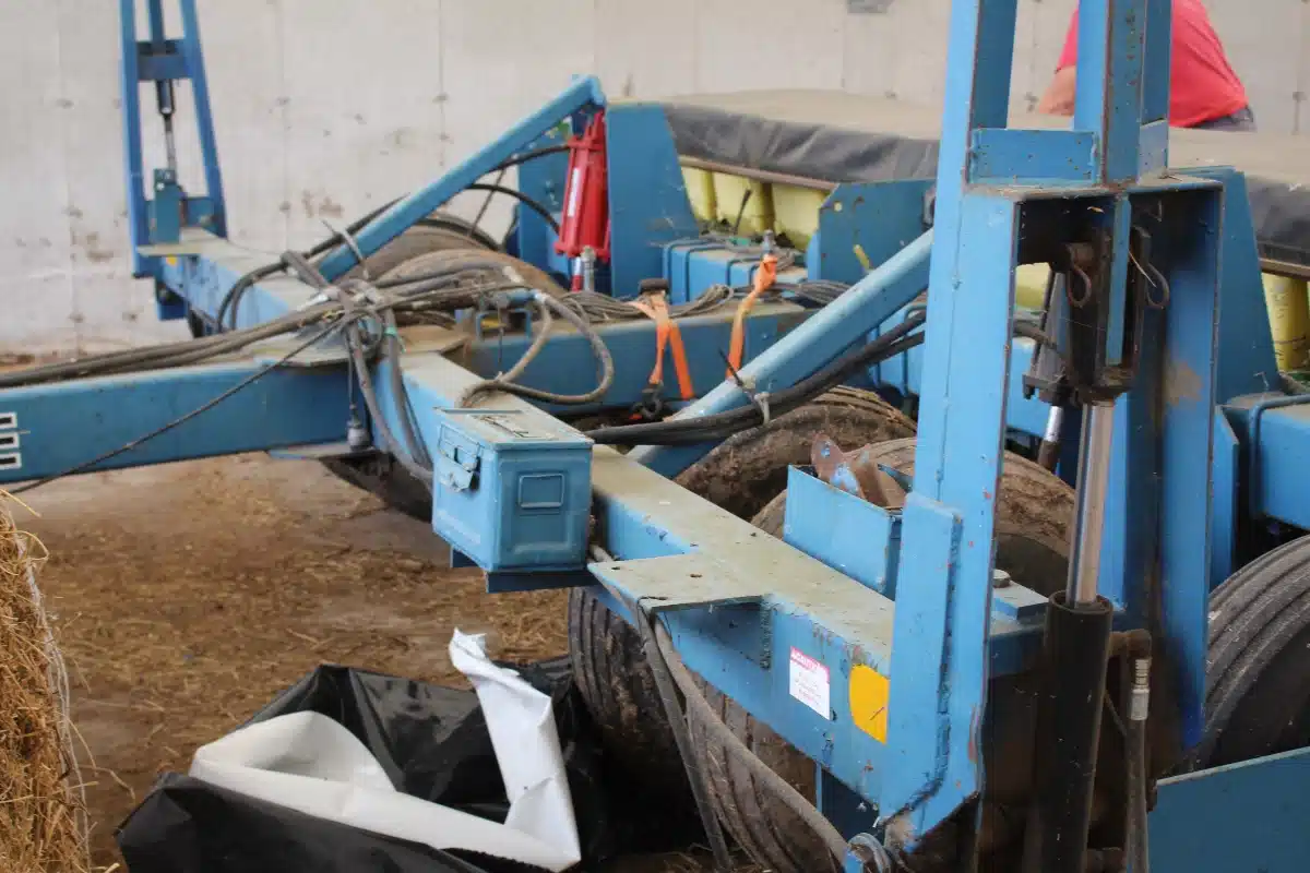 Gallery image 2 for Used Kinze 82D Planter