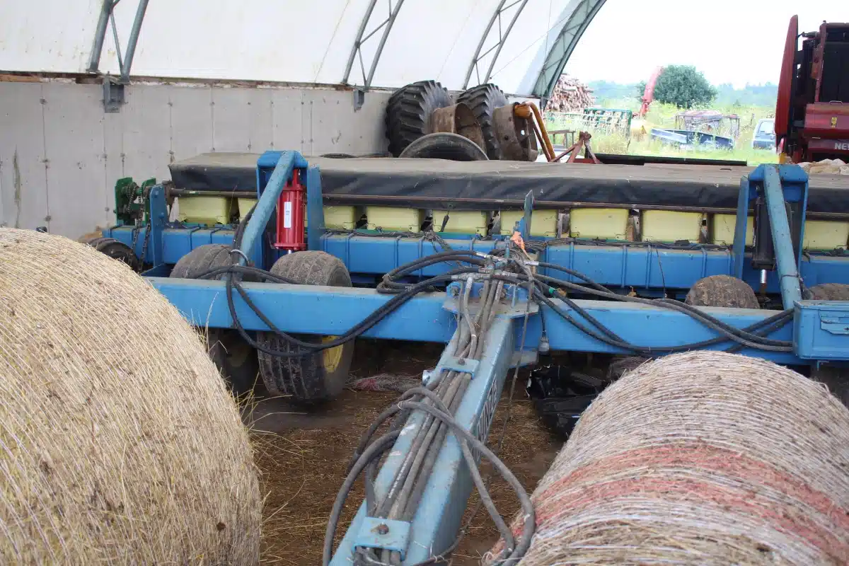 Gallery image 1 for Used Kinze 82D Planter