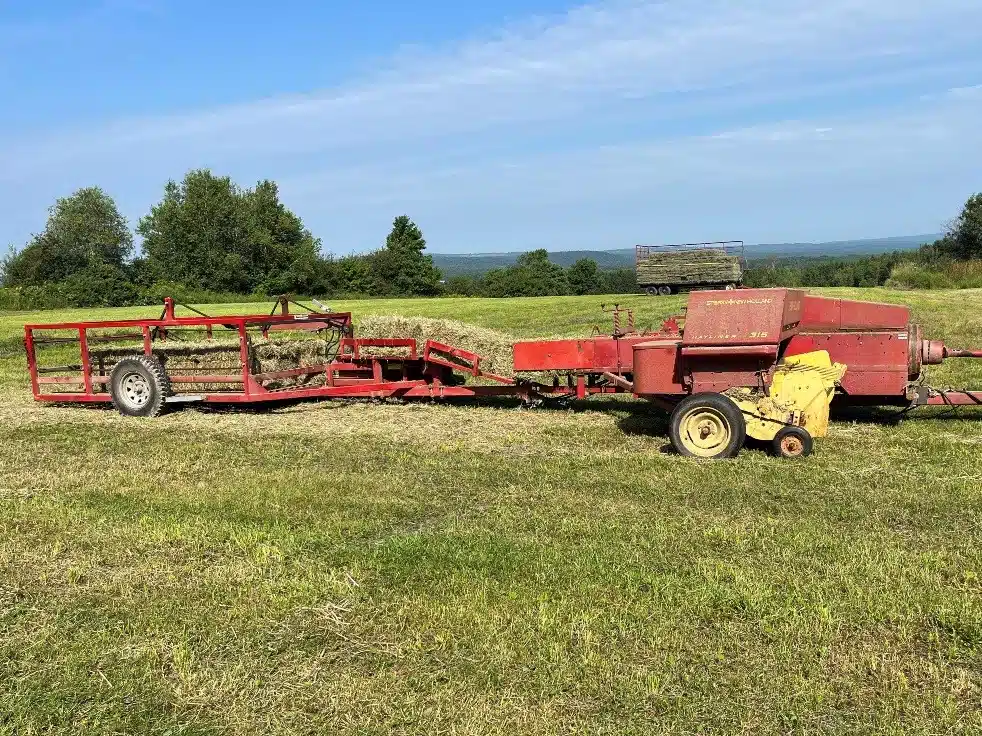Gallery image 1 for Used New Holland 315 Square Baler - Small