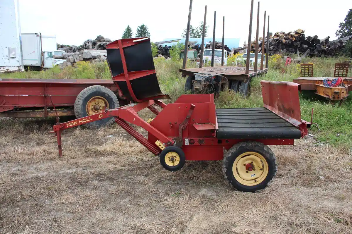 Gallery image 2 for Used New Holland 166 Windrow Merger