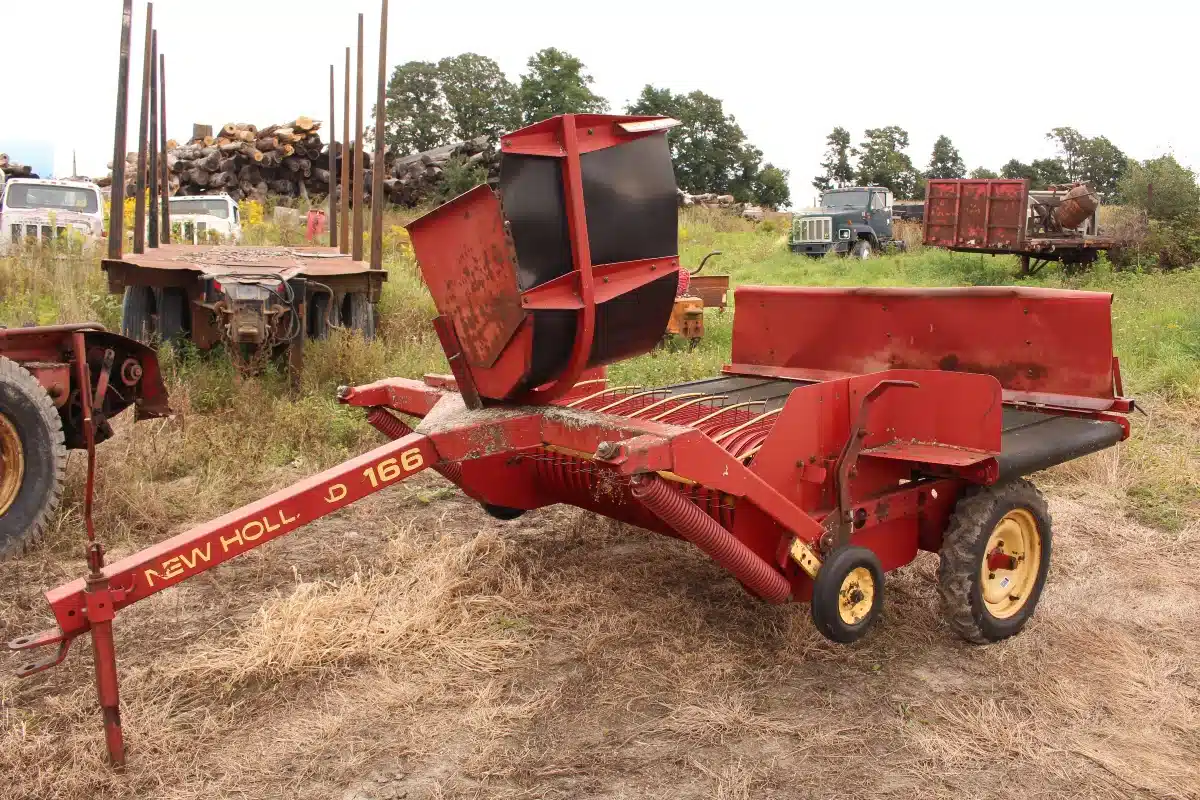 Gallery image 1 for Used New Holland 166 Windrow Merger