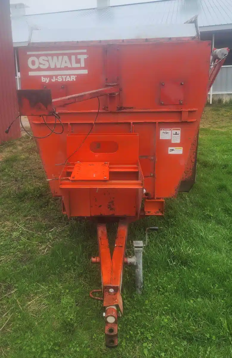 Gallery image 2 for Used Oswalt 250 TMR Mixer
