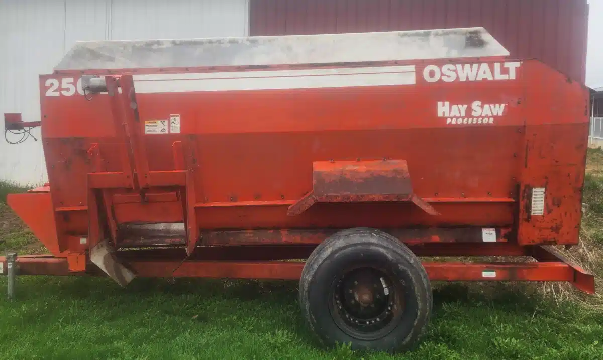 Gallery image 1 for Used Oswalt 250 TMR Mixer