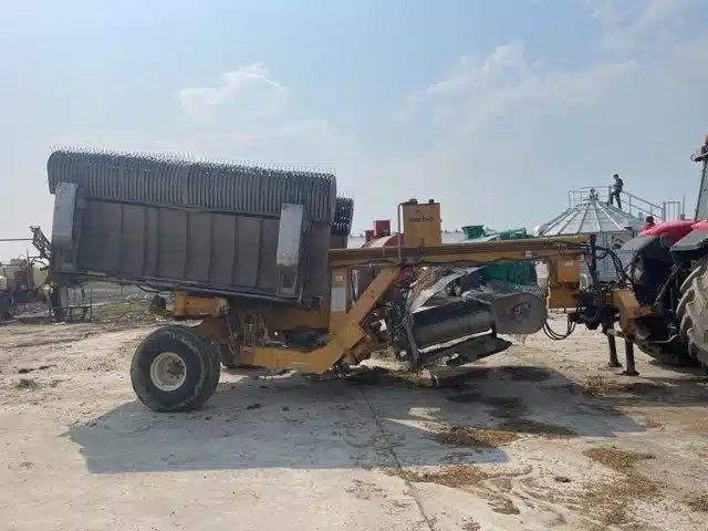 Gallery image 2 for Used Oxbo 334 Windrow Merger