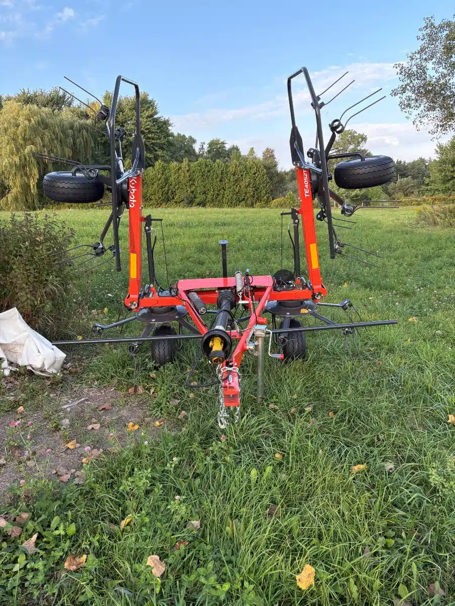 Used Kubota TE4052T Tedder