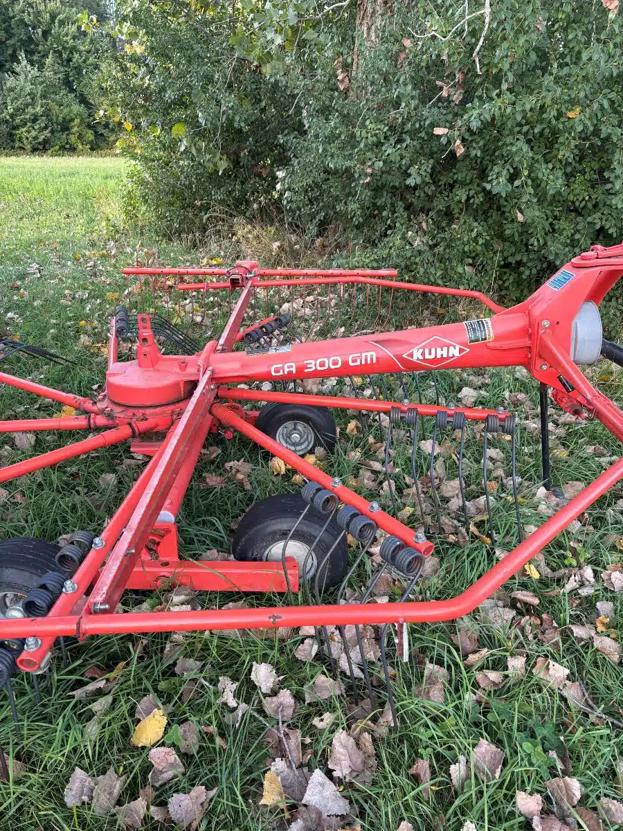 Gallery image 2 for Used Kuhn GA 300 GM Rake