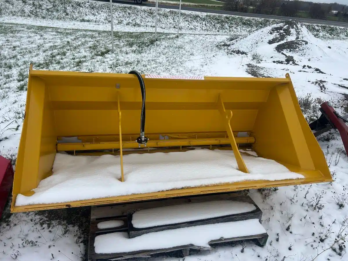 Gallery image 2 for Normand SCR 86 Spreader - Salt & Sand