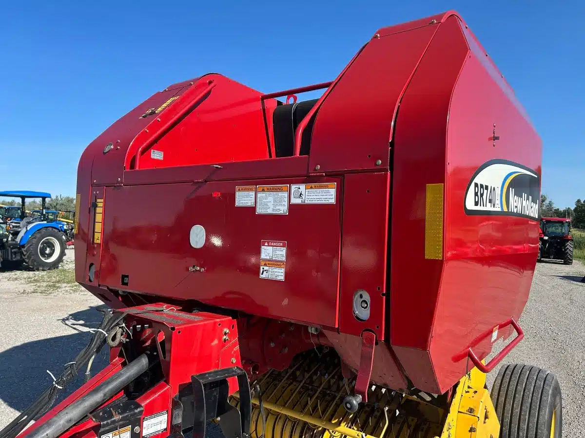 Gallery image 2 for 2007 New Holland BR740A Round Baler