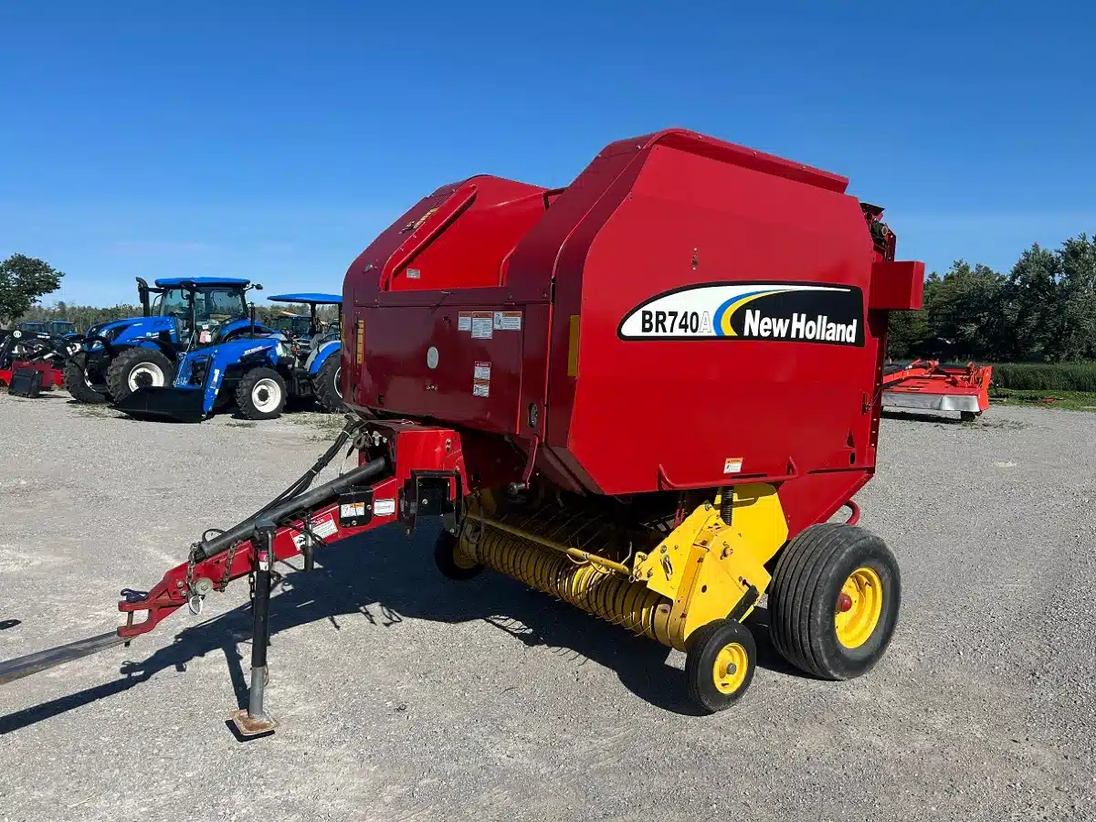 Gallery image 1 for 2007 New Holland BR740A Round Baler