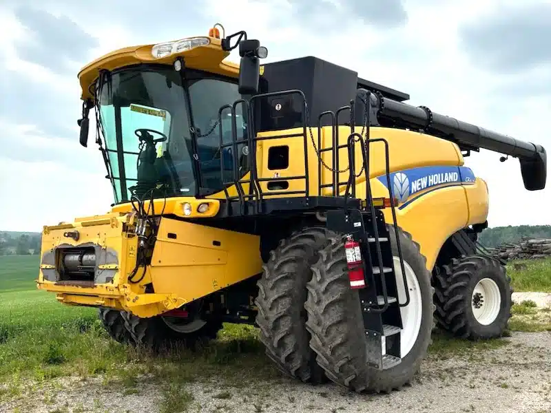 Gallery image 2 for Used 2012 New Holland CR6090 Combine