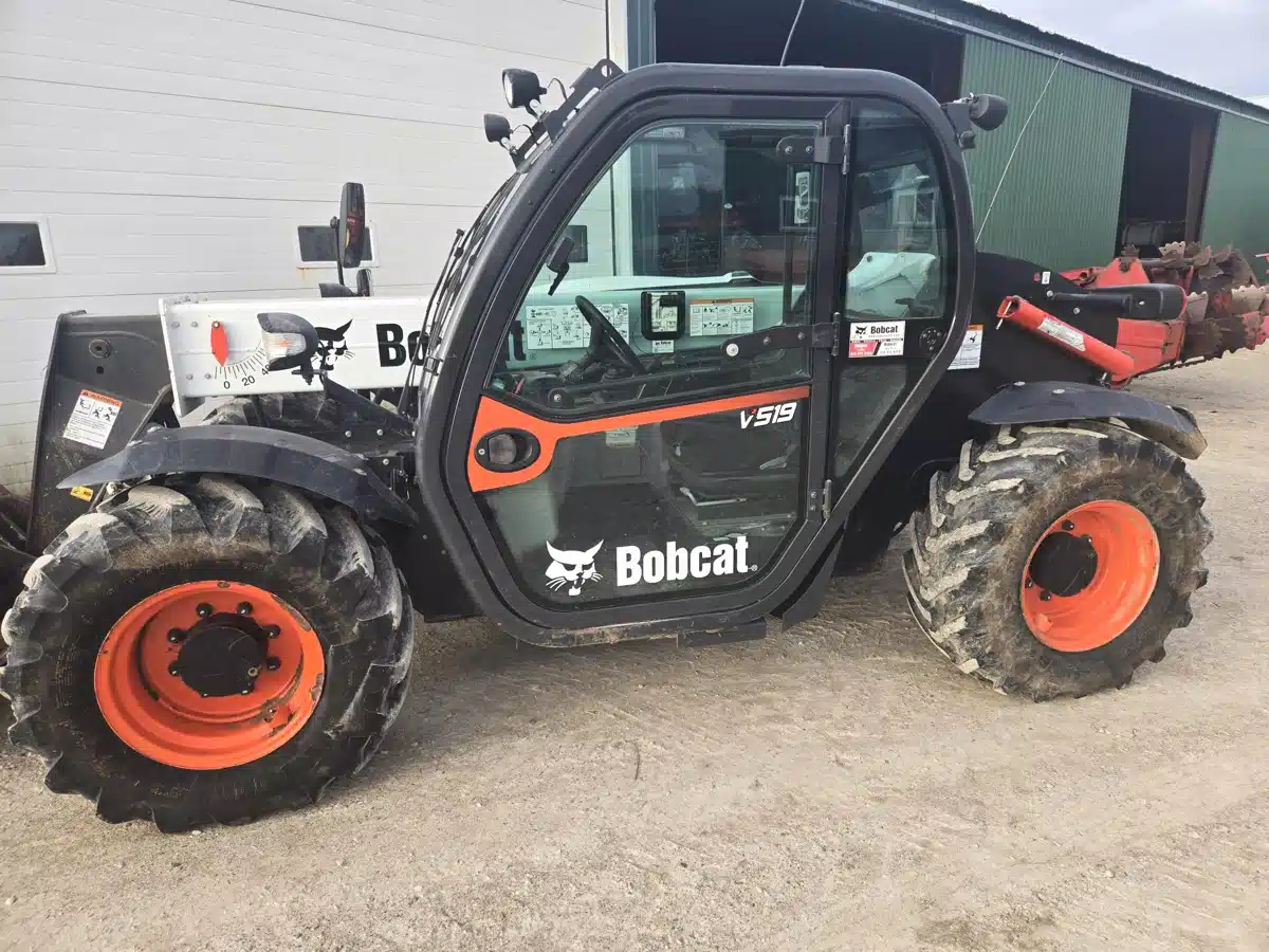 Gallery image 2 for Used 2019 Bobcat V519 TeleHandler