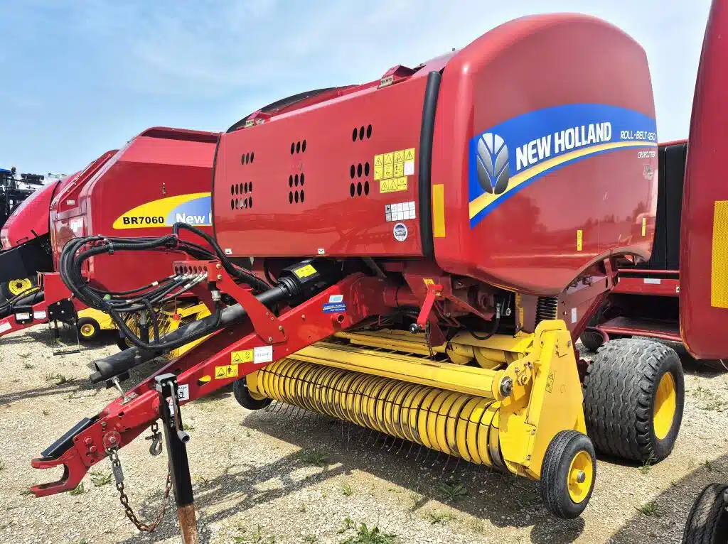 Gallery image 1 for Used 2019 New Holland ROLL-BELT 450 Round Baler