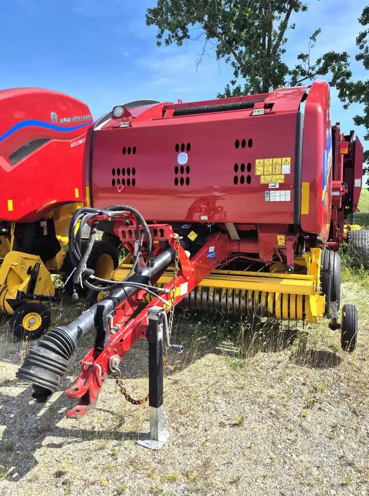 Gallery image 1 for Used 2019 New Holland ROLL-BELT 450 Round Baler