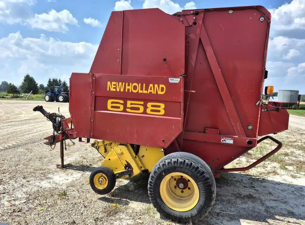 Gallery image 1 for Used 2001 New Holland 658 Round Baler