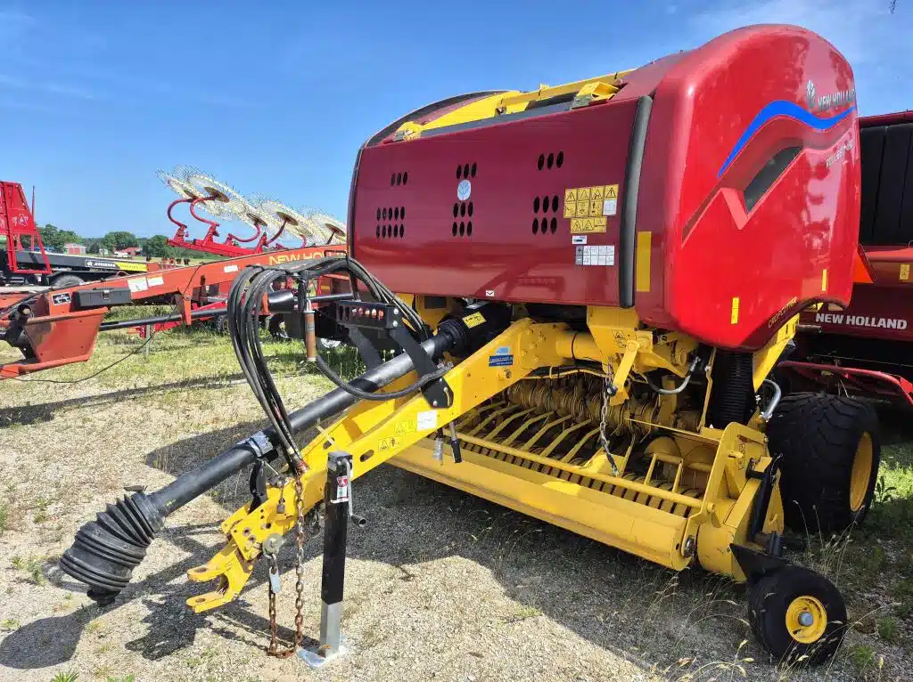 Gallery image 1 for Used 2022 New Holland ROLL-BELT 450 Round Baler