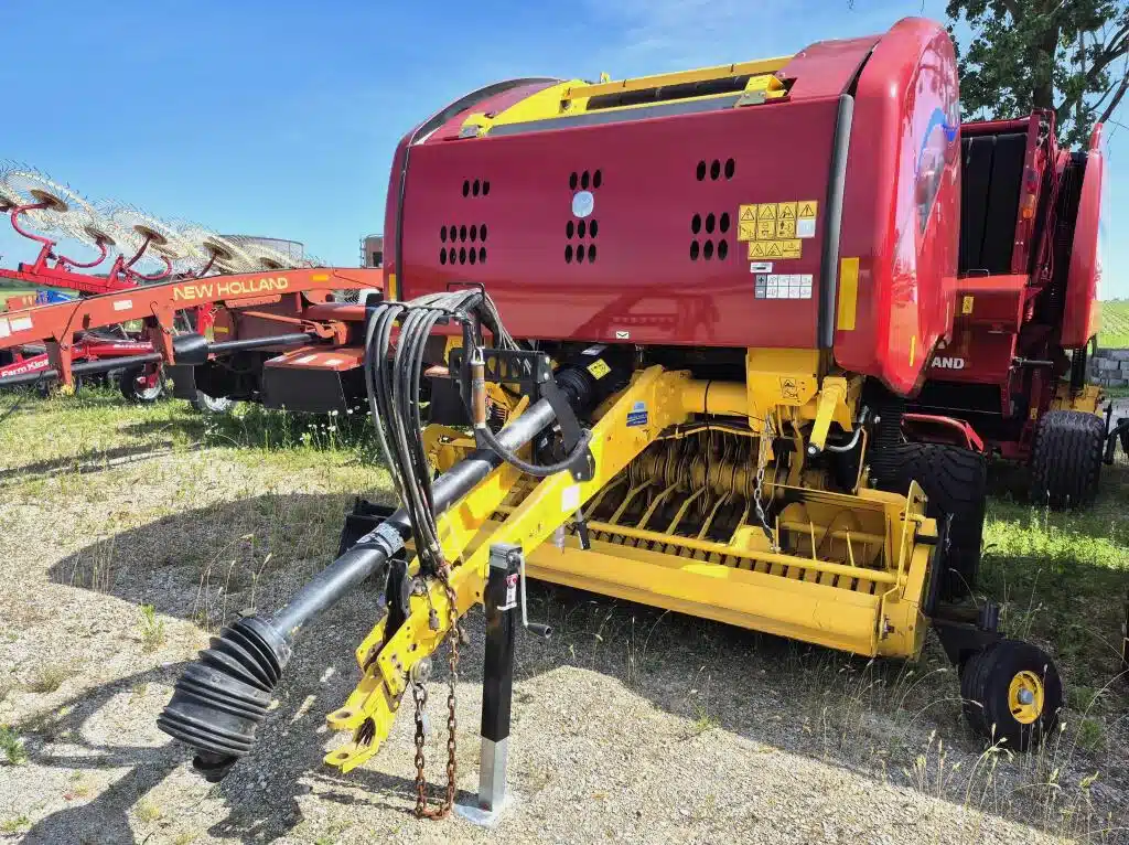 Gallery image 2 for Used 2022 New Holland ROLL-BELT 450 Round Baler