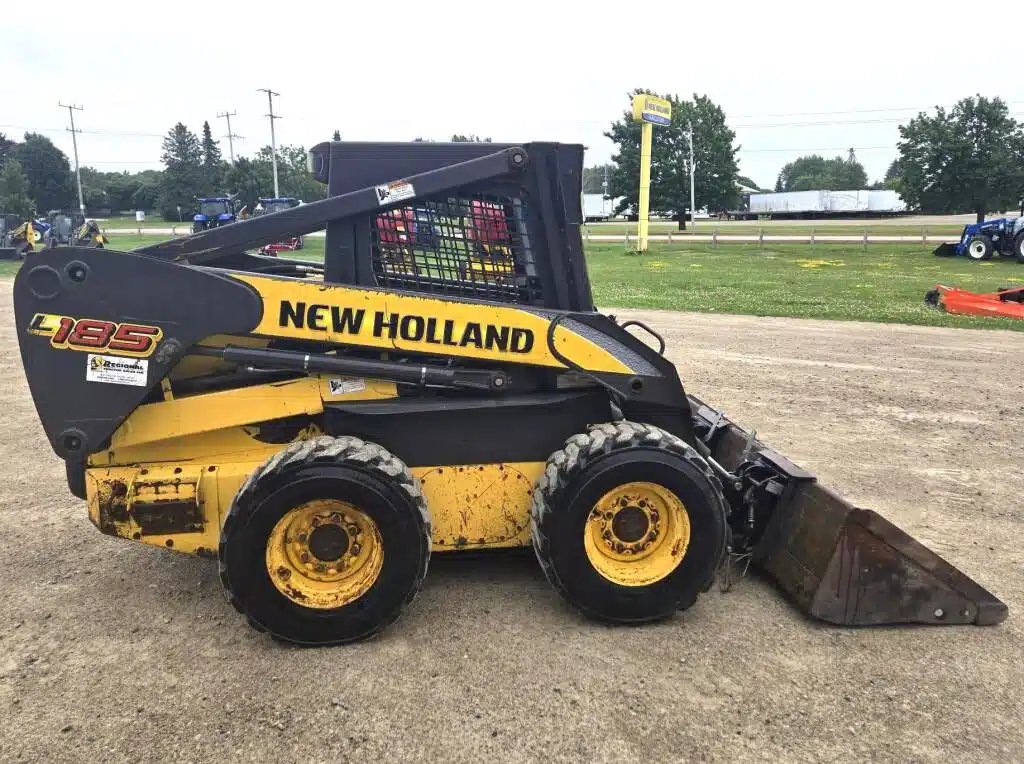 Gallery image 2 for Used 2010 New Holland L185 Skid Steer
