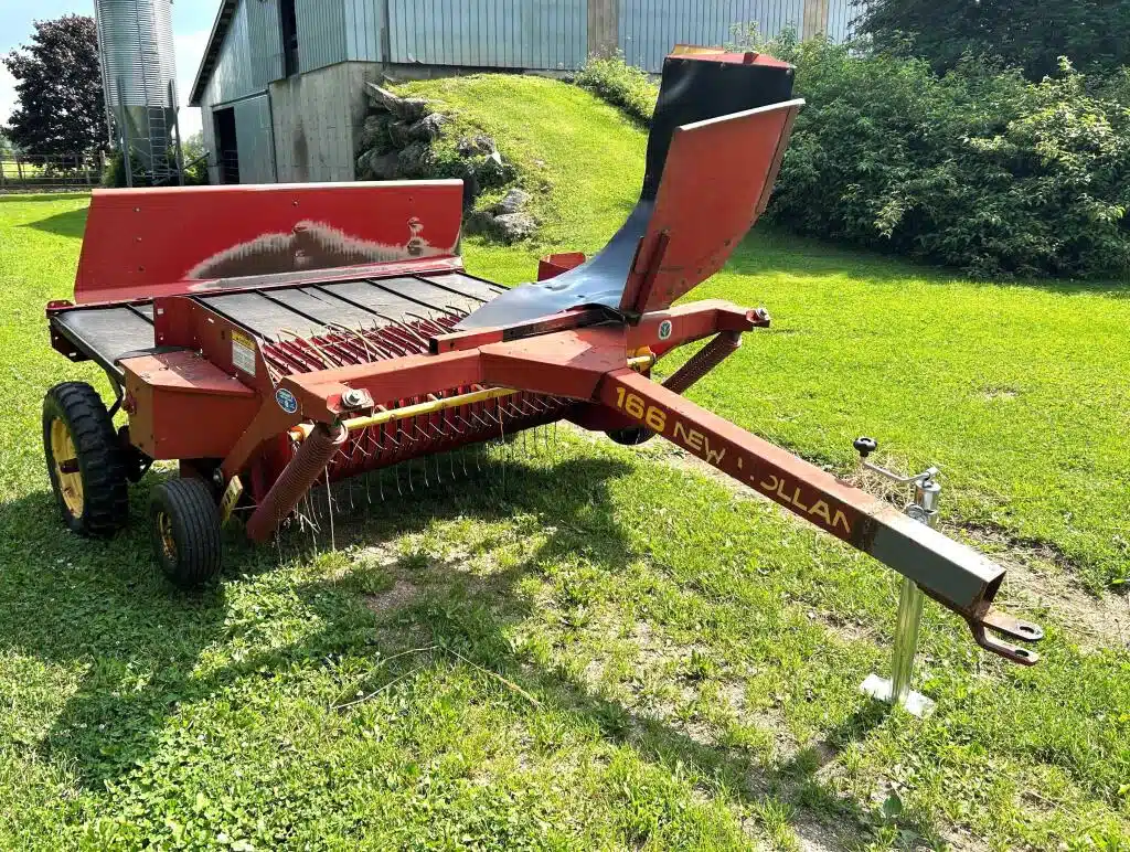 Gallery image 1 for Used New Holland 166 Windrow Inverter
