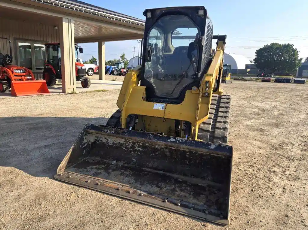 Gallery image 2 for Used Caterpillar 259D Track Loader