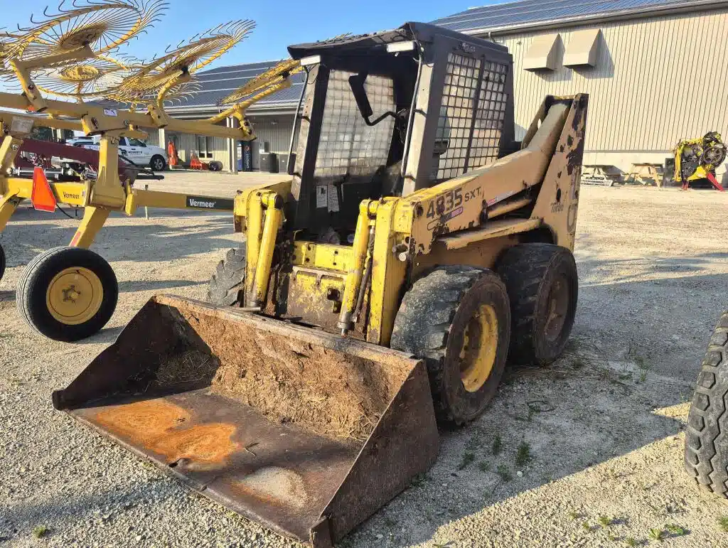 Gallery image 2 for Used 2003 Gehl 4835SXT Skid Steer