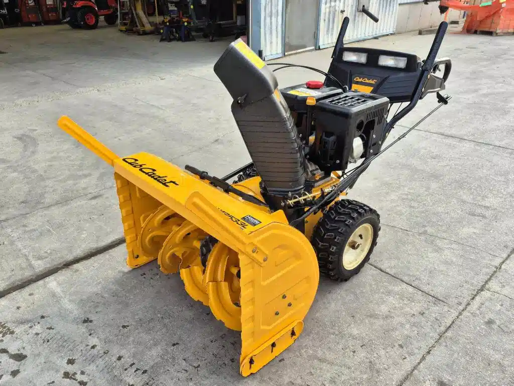Gallery image 2 for Used Cub Cadet SW12533L Snow Blower