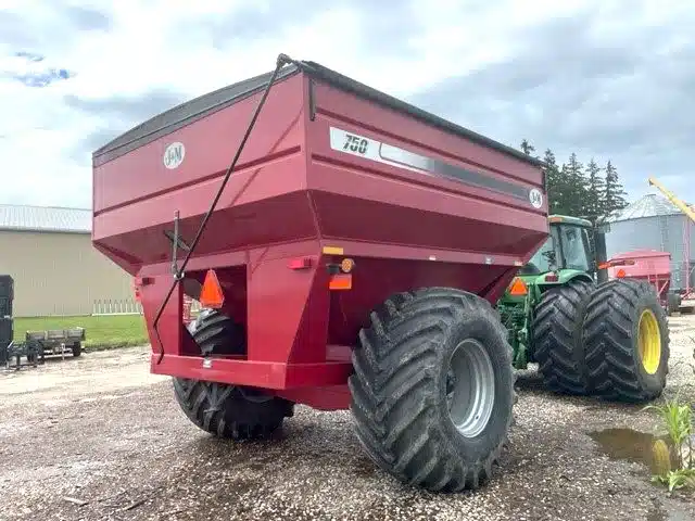 Gallery image 1 for Used 2013 J&M 750 Grain Cart