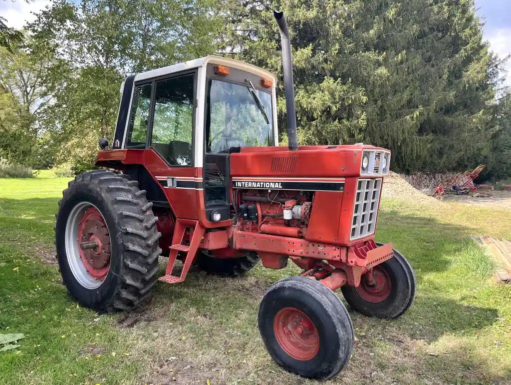 Gallery image 1 for 1975 International Harvester 1086 Tractor