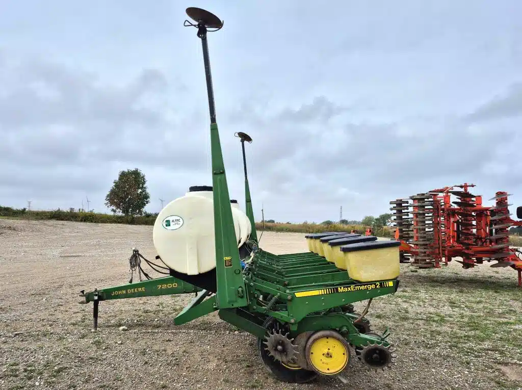 Gallery image 2 for Used 1988 John Deere 7200 Planter
