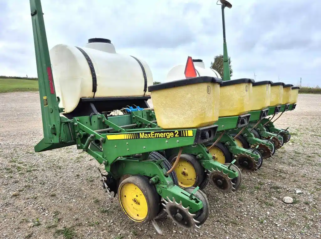 Gallery image 1 for Used 1988 John Deere 7200 Planter