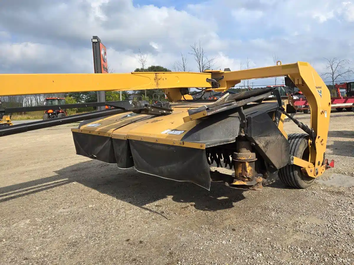 Gallery image 1 for Used Vermeer MC3700 Mower Conditioner