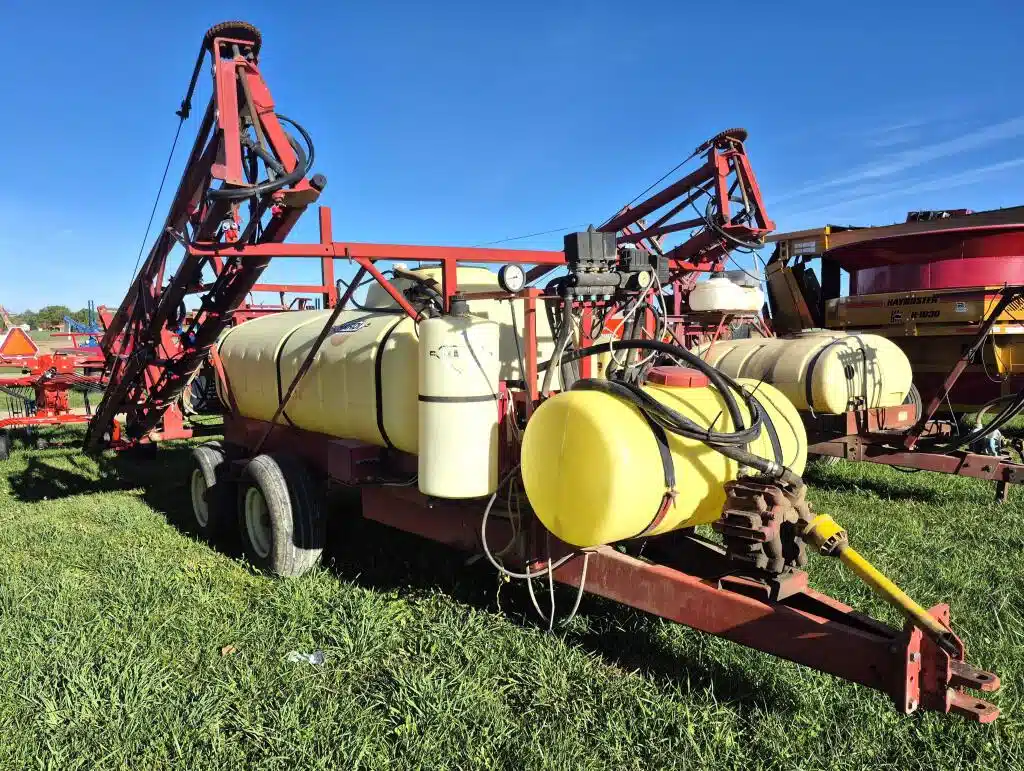 Gallery image 1 for Used Hardi NAVIGATOR 800 Sprayer - Pull Type