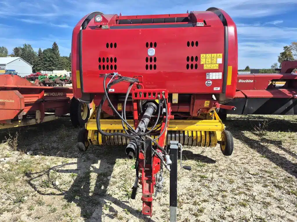 Gallery image 2 for Used 2020 New Holland ROLL-BELT 450 Round Baler