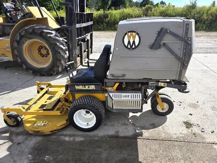 Gallery image 2 for Used 2019 Walker MT25I-11 Mower - Zero Turn