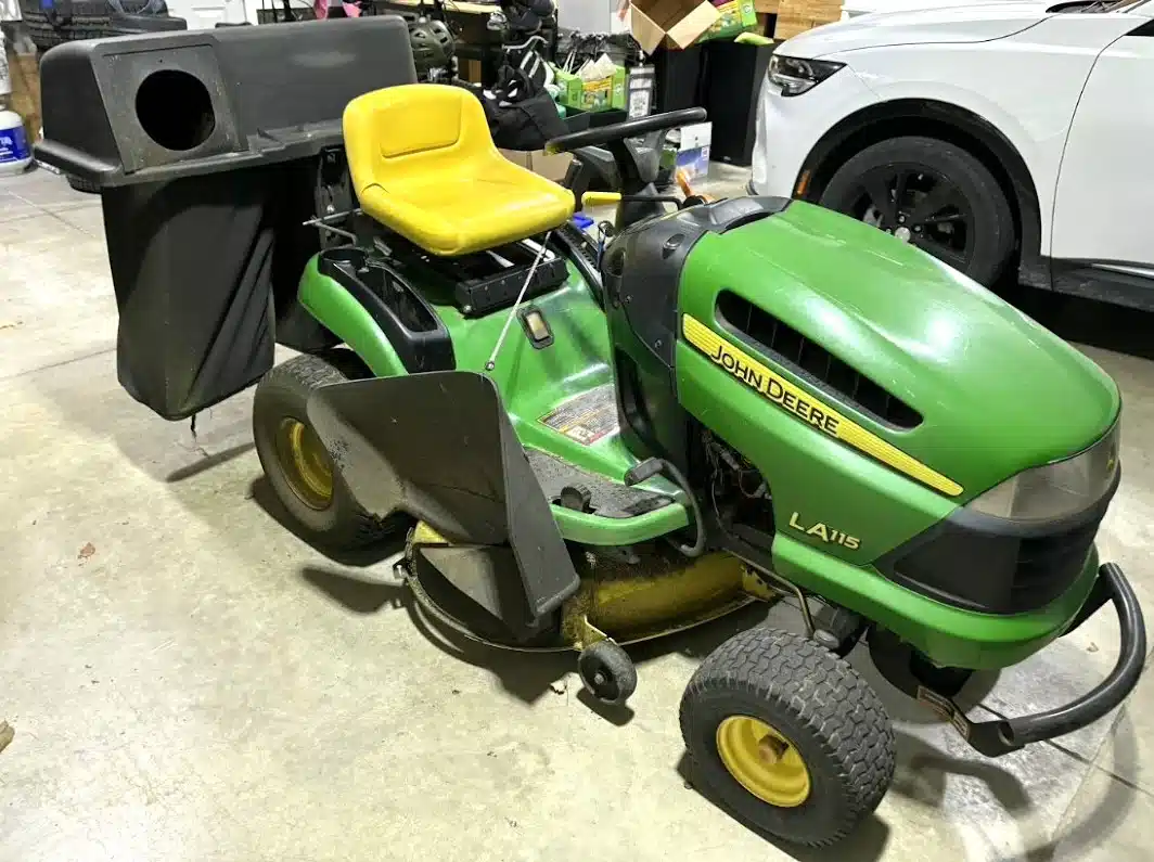 Gallery image 2 for Used 2010 John Deere LA115 Lawn Tractor