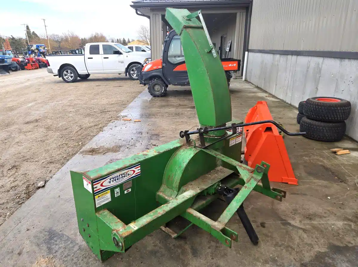 Gallery image 2 for Used Agro Trend 2072 Snow Blower