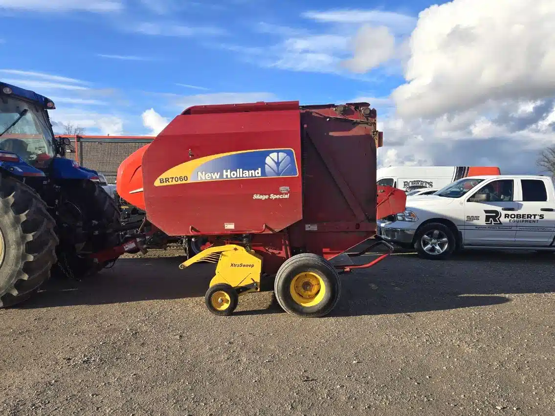 Gallery image 2 for Used 2013 New Holland BR7060 Round Baler
