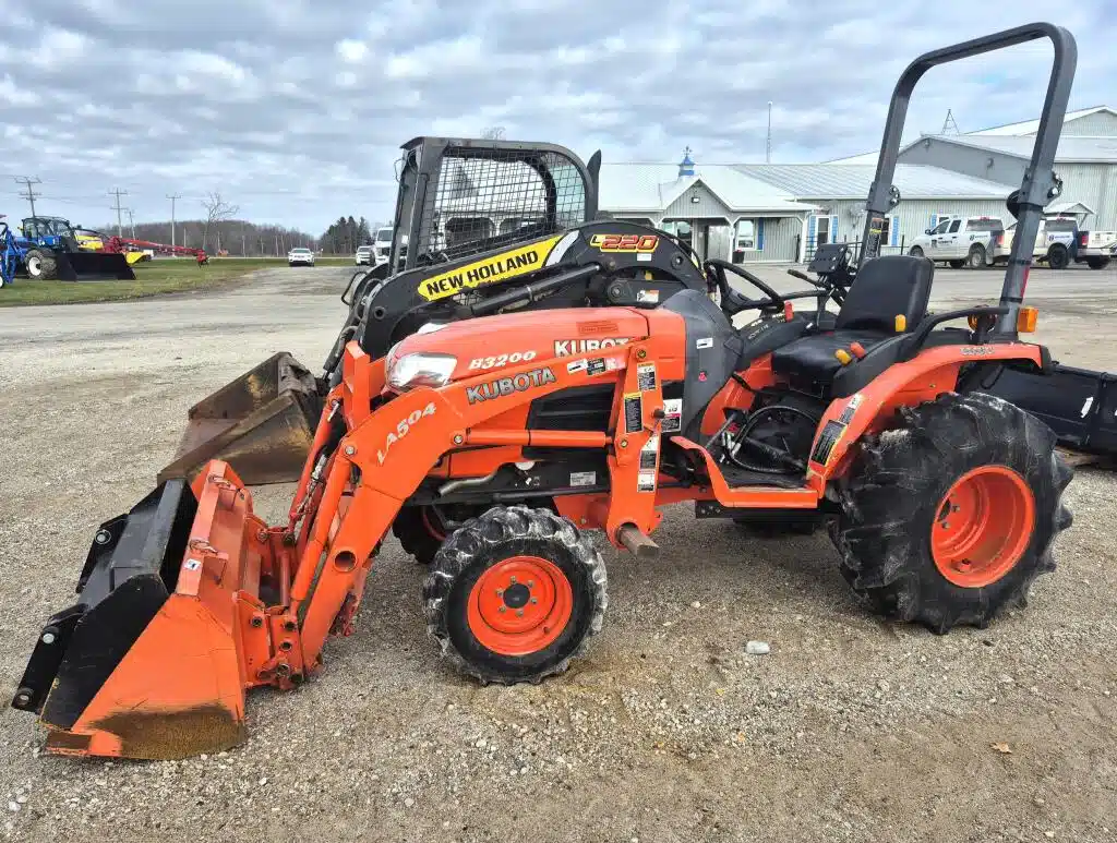 Gallery image 1 for Used 2014 Kubota B3200 Tractor