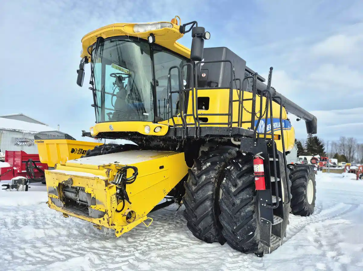 Gallery image 2 for 2012 New Holland CR6090 Combine