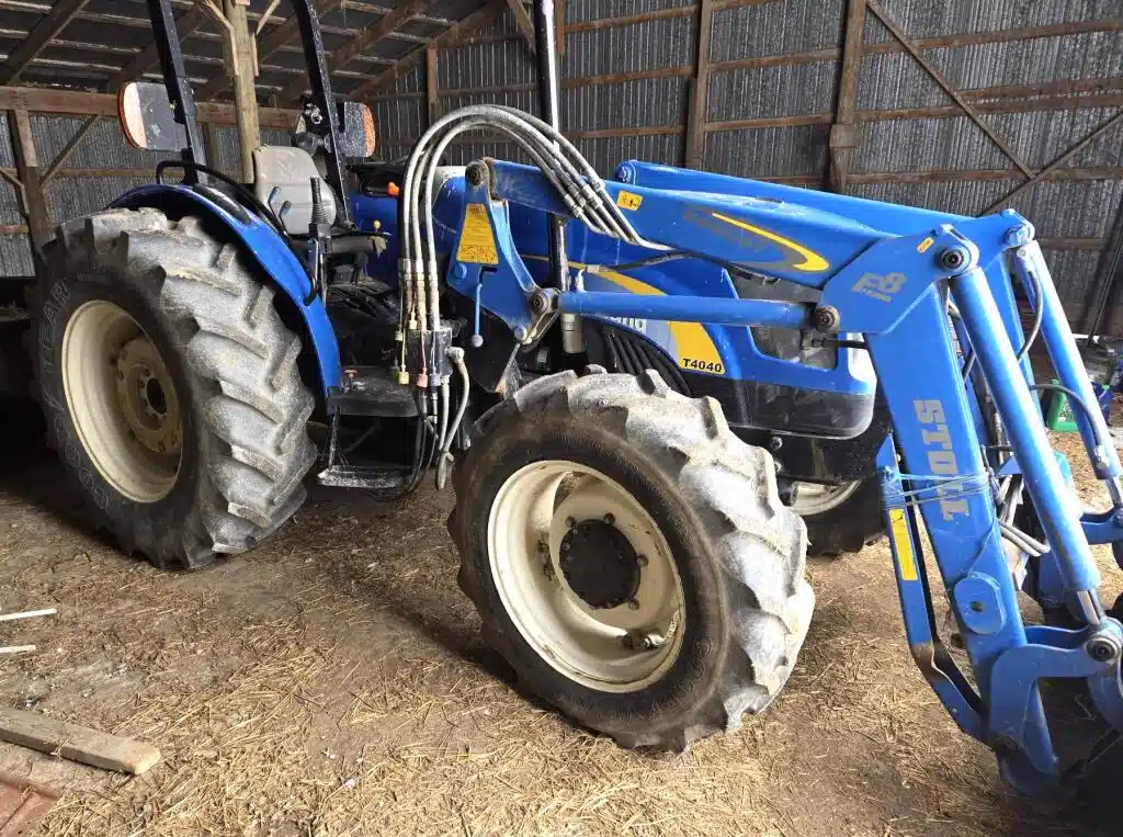 Gallery image 2 for 2007 New Holland T4040 Tractor Loader
