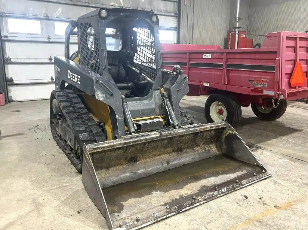Gallery image 2 for Used 2011 John Deere 323D Track Loader