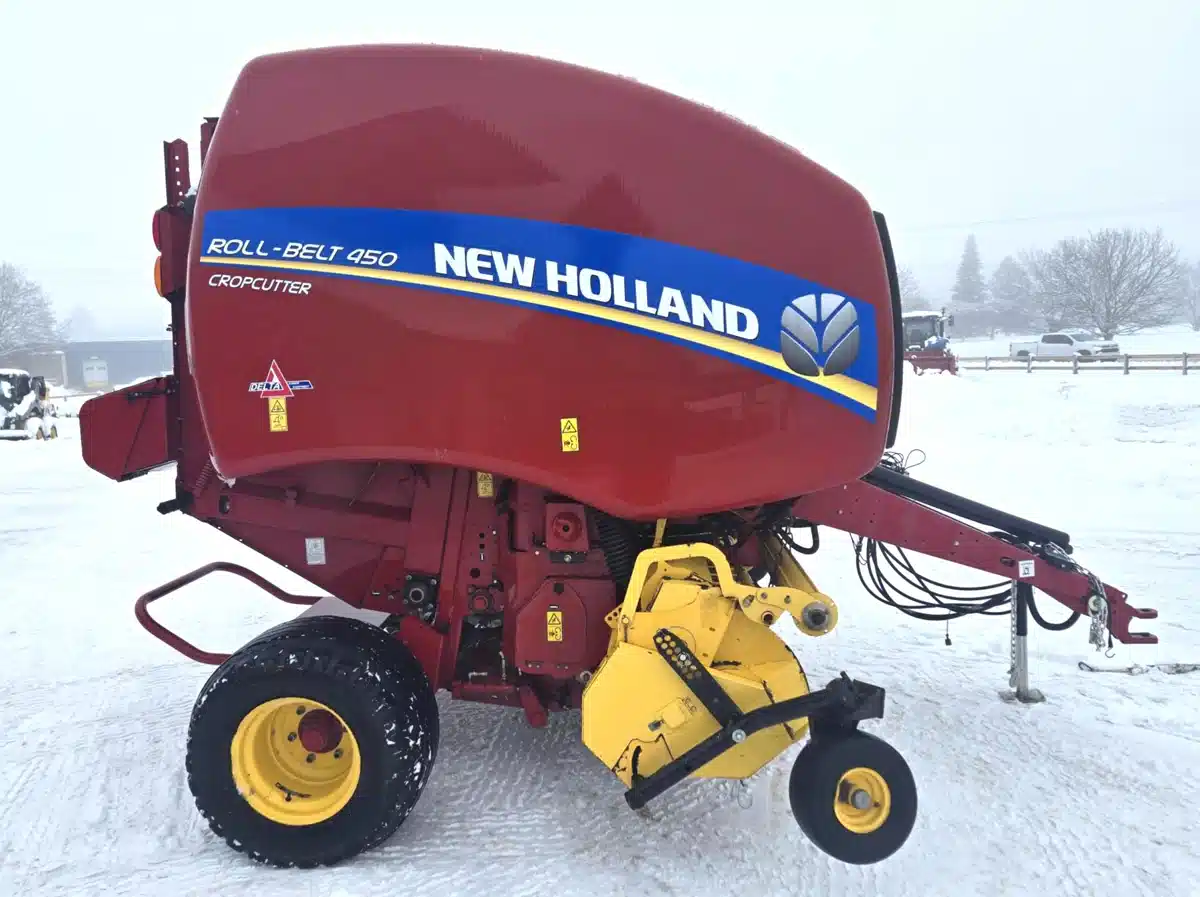 Gallery image 2 for 2018 New Holland ROLL-BELT 450 Round Baler