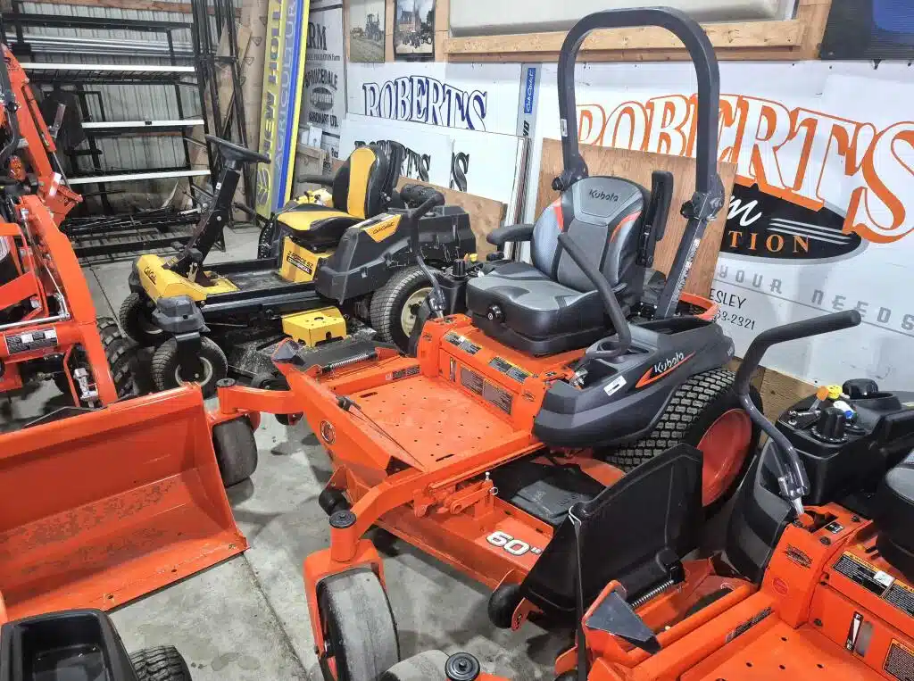 Gallery image 2 for 2025 Kubota Z422-60 Mower - Zero Turn