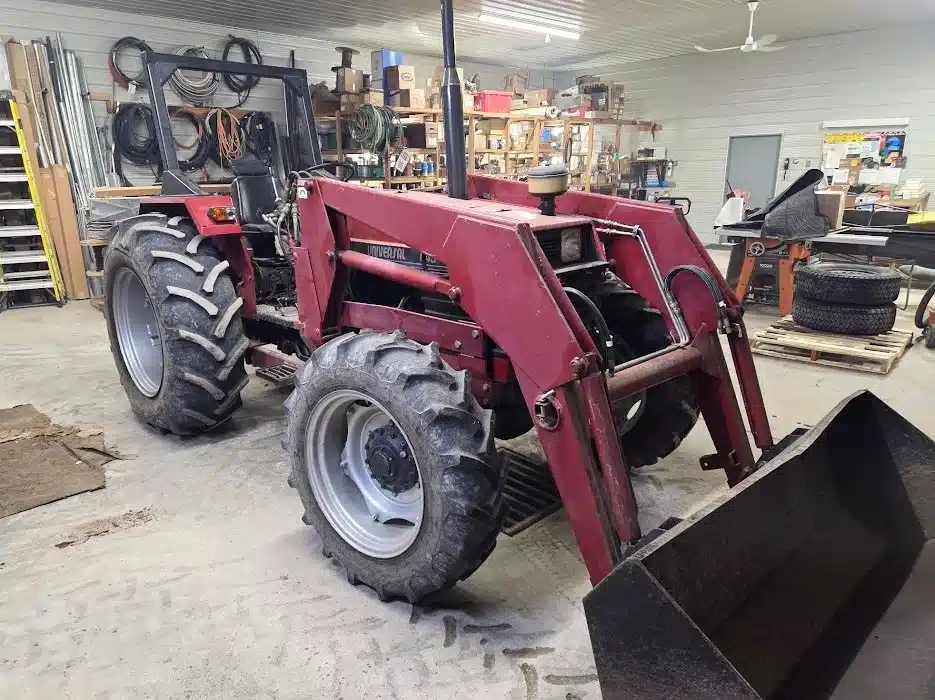 1996 Universal 643DT Tractor Loader