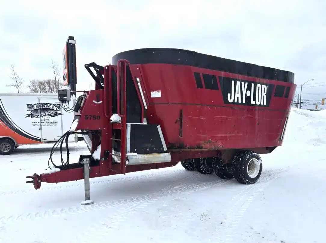 Gallery image 2 for Jaylor 5750 TMR Mixer