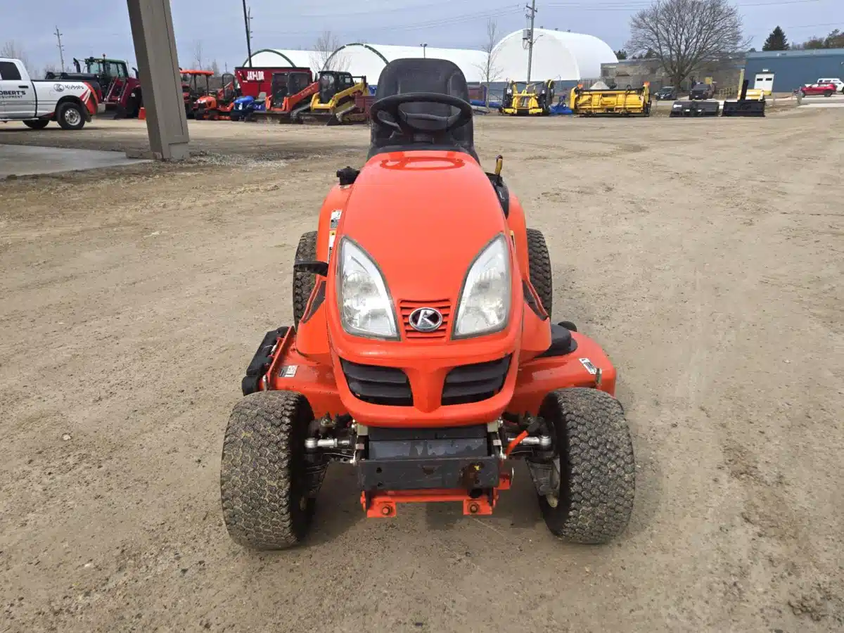 Photo de la Galerie 2 pour 2009 Kubota GR2110 Tracteur à pelouse