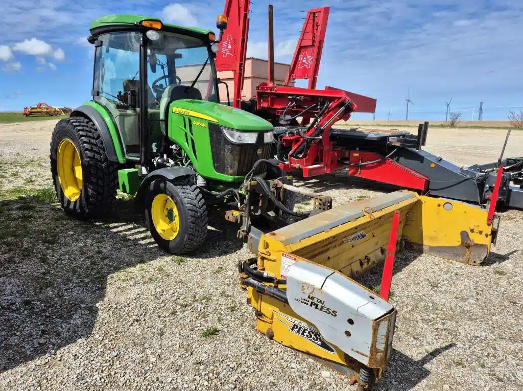 Photo de la Galerie 1 pour 2023 John Deere 4066R Tracteur