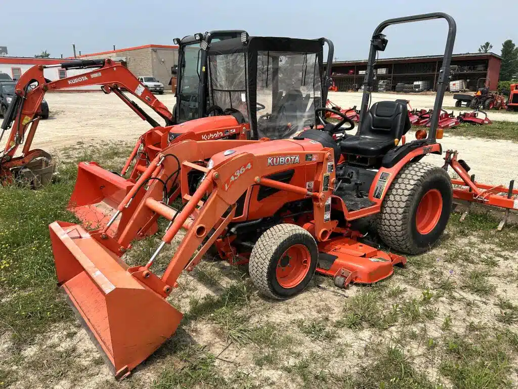 Gallery image 2 for 2014 Kubota B2620HST Tractor