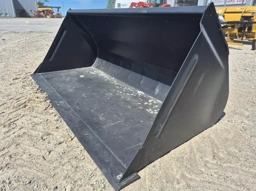 Photo de la Galerie 1 pour Kubota 87" Snow Bucket Tracteur